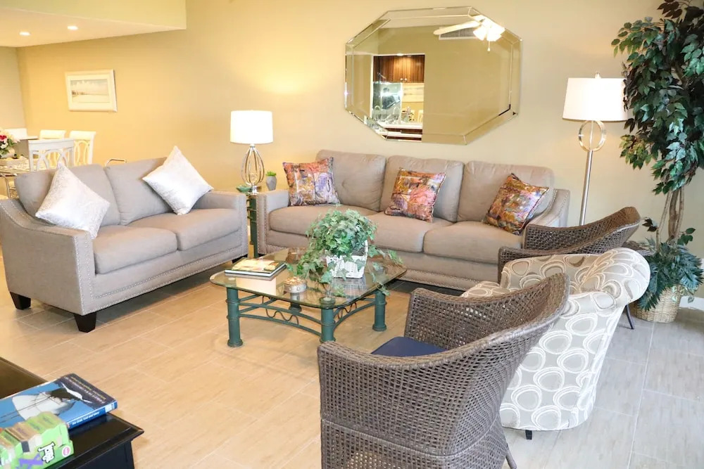 Gulf And Bay Club- F105 Beautiful Unit And Great Location! 2 Bedroom Condo