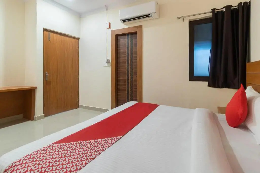 Vishwanath Palace by OYO Rooms