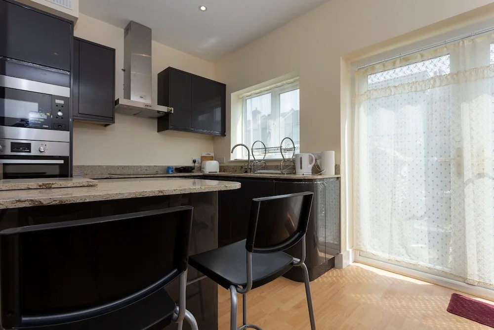 2 Bedroom House In Tooting With Garden