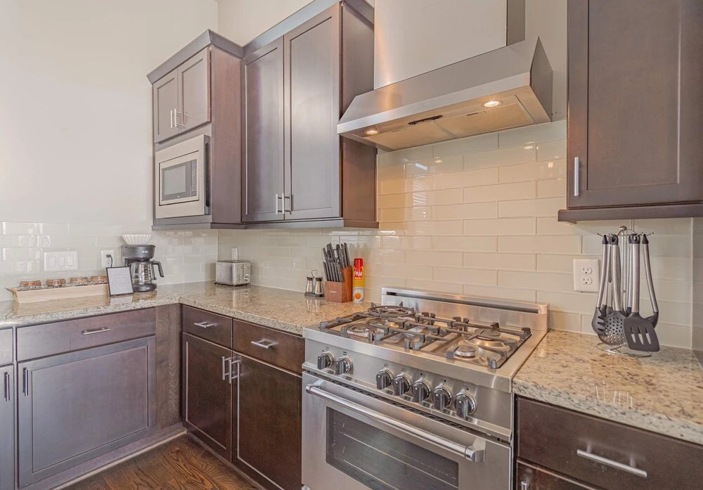 3BD HTX Luxe Home Fast Wi-fi Garage Location