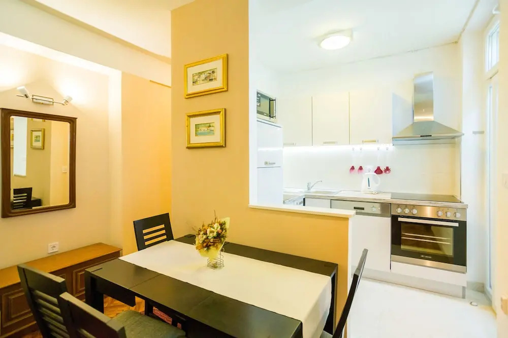 Ivana's Central Suites