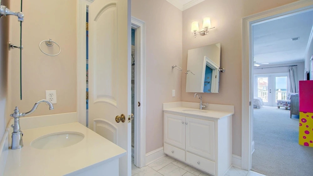 #102 Eastland House 7 Bedrooms 6.5 Bathrooms Home