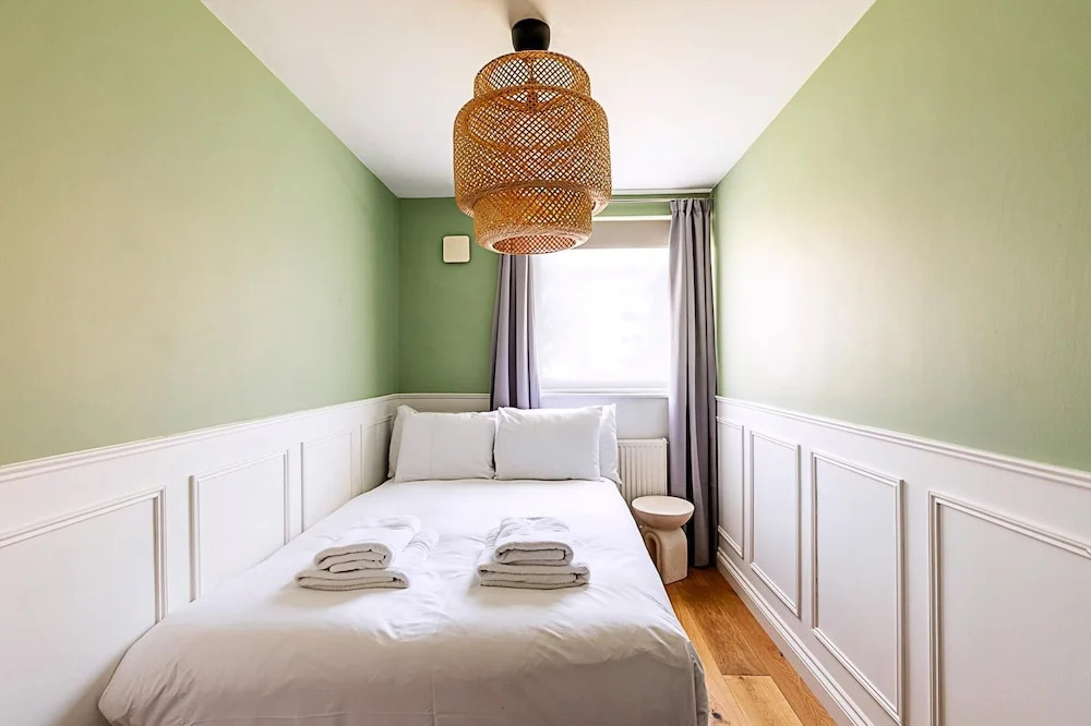 Stylish Islington Garden Flat Sleeps Four