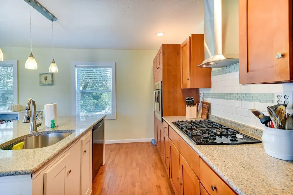 Charming Frisco Cottage  2 Mi to Beaches!
