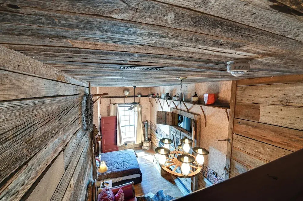 Western-themed Decatur Studio on Main Street!
