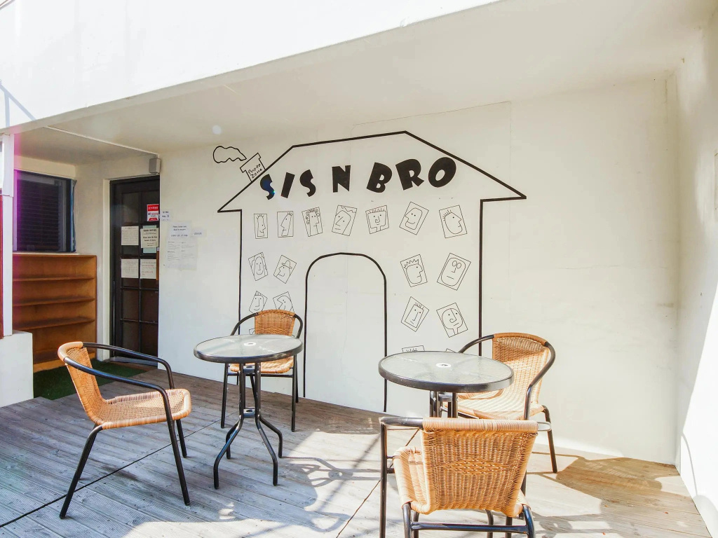 SIS N BRO Guesthouse