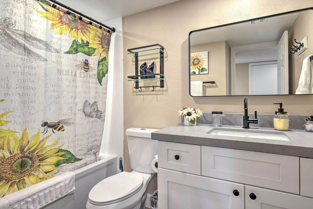 Arizona Condo w/ Community Pool & Hot Tub