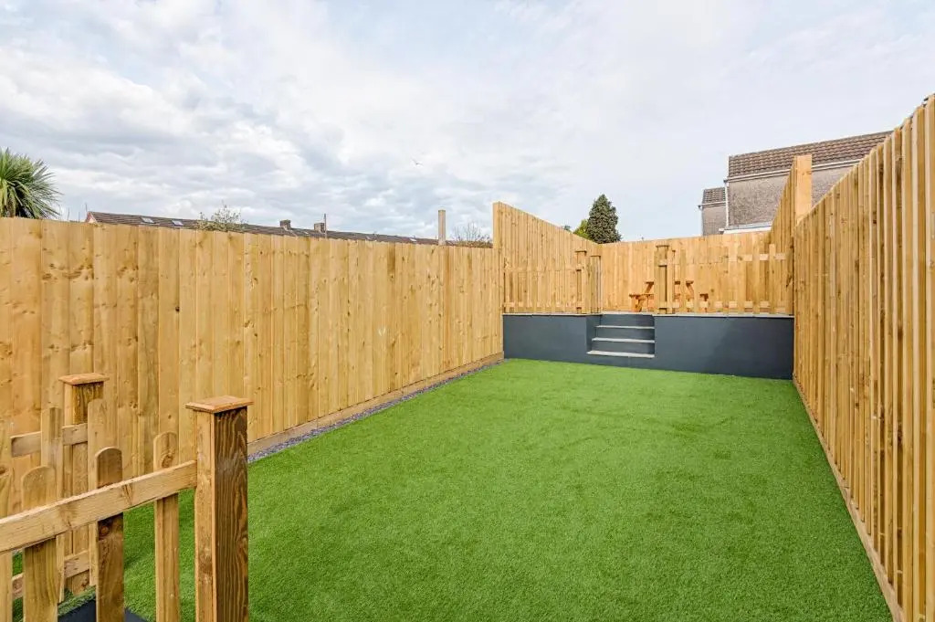 What a Vibe! Stunning 4 bedroom home