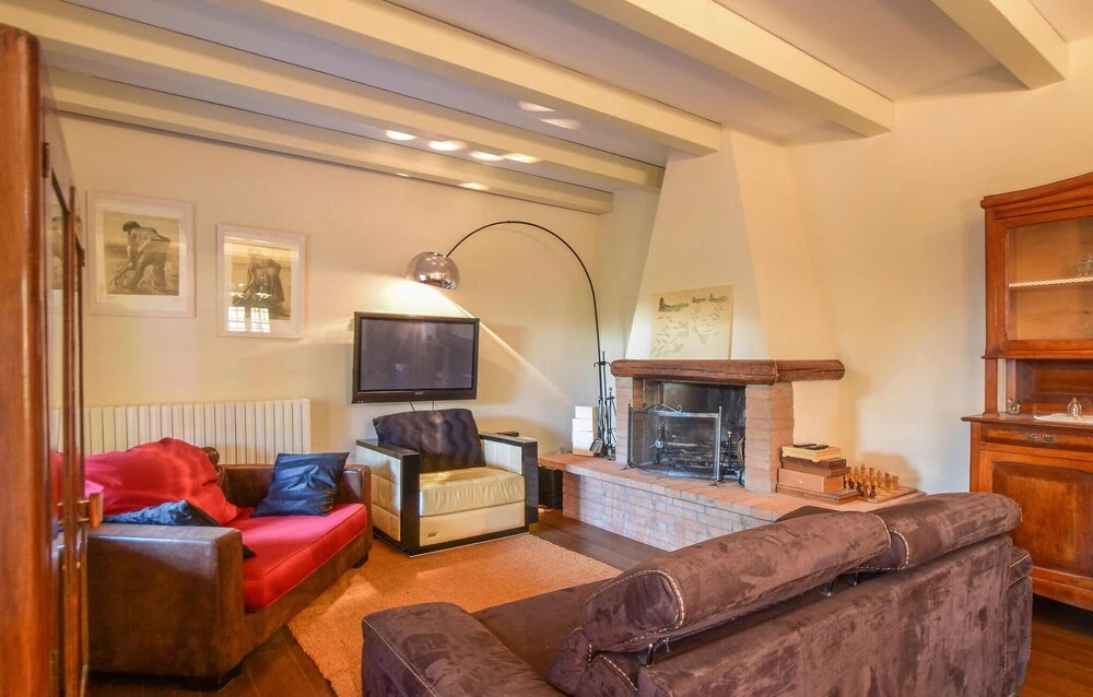 4 Bedroom Pet Friendly Home In Larciano