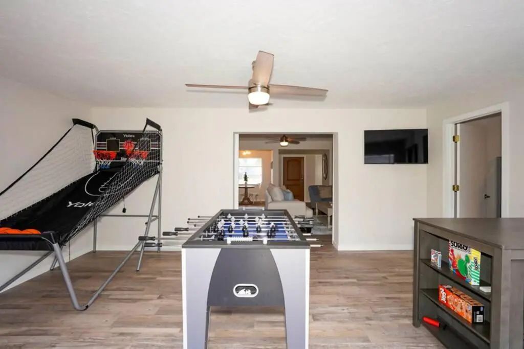 Pool Home - Close to beaches, food, downtown