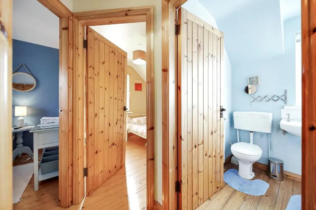 Cosy 3 bed cottage with a indoor fireplace!