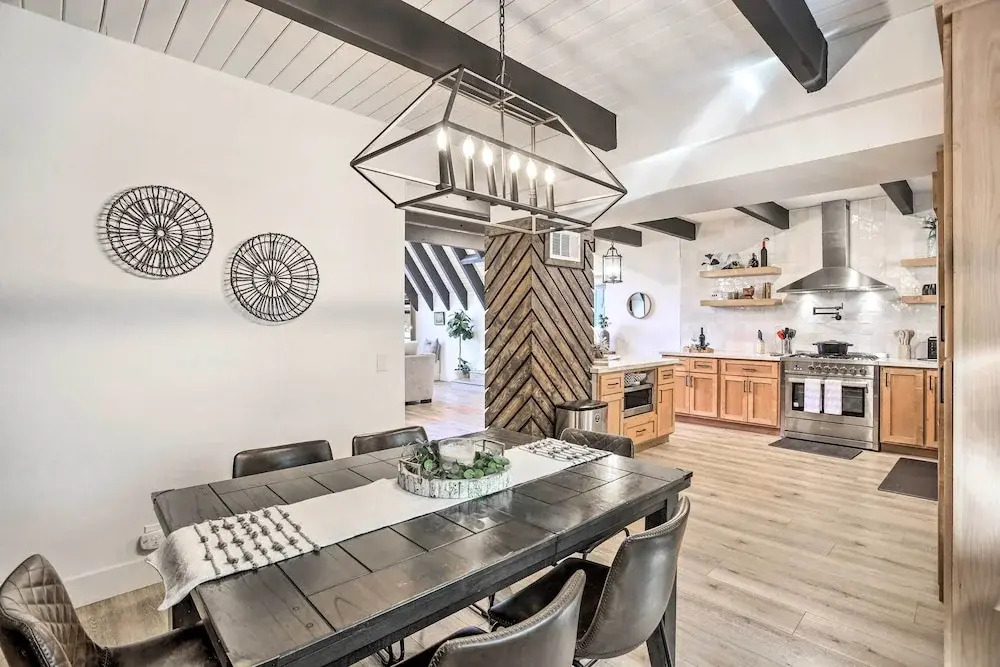 Luxe Timberland Villa w/ Lake Arrowhead Access