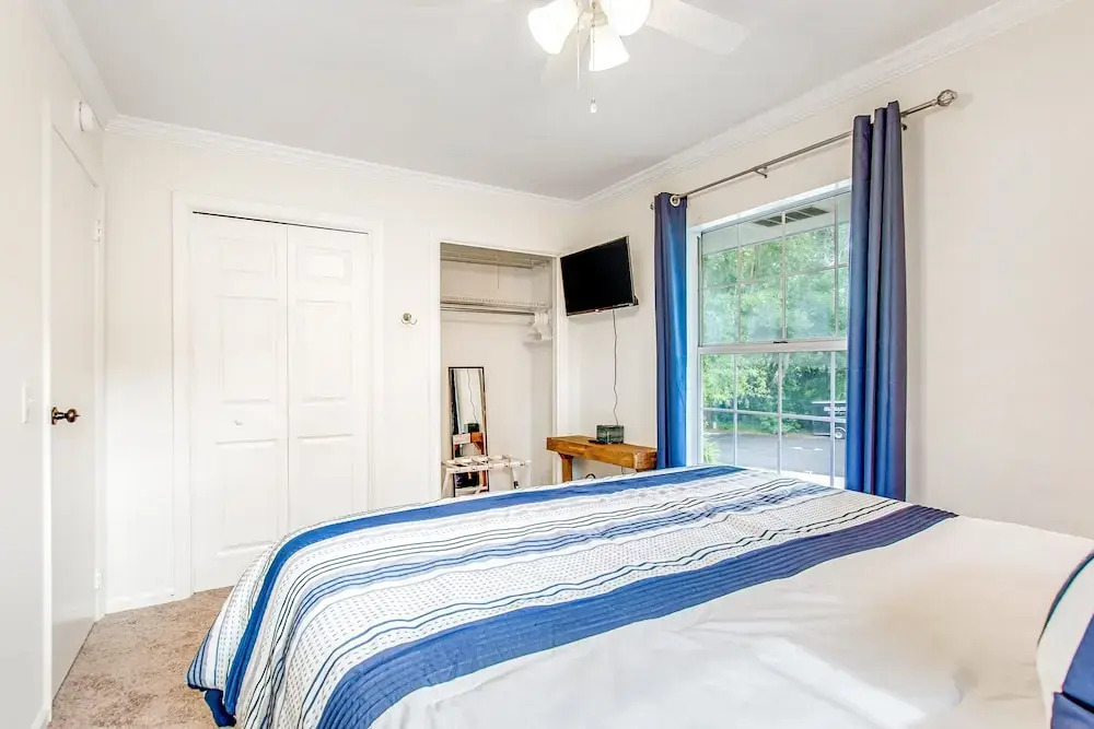 Relaxing, Dog-friendly Home With Furnished Patio, Washer/dryer, Wifi, & AC