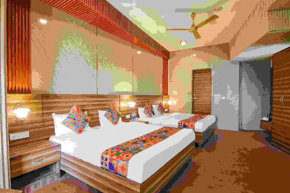 Fabhotel Vijay Palace