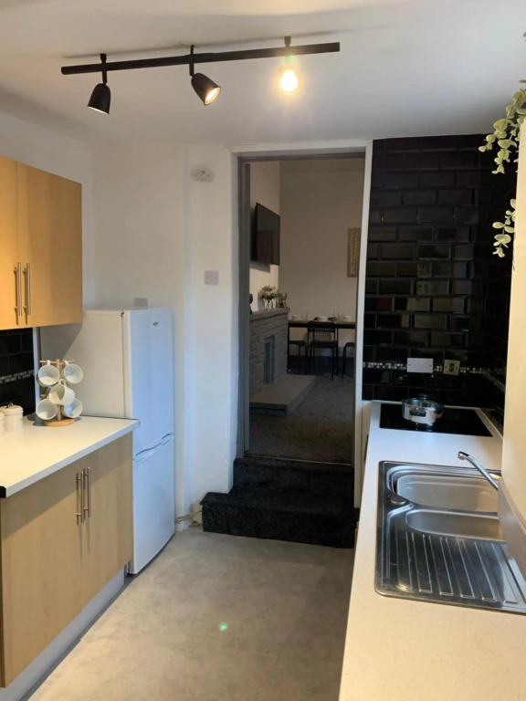Rectory - Lovely 4 bedroom maisonette Gateshead free parking