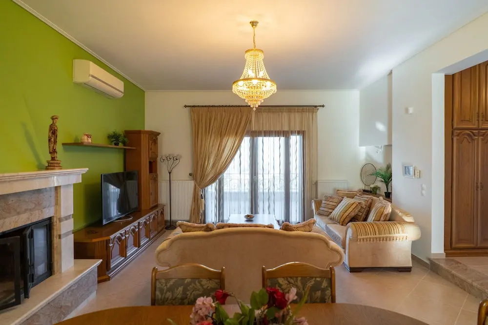 Paul's American Mansion- Volos suburb