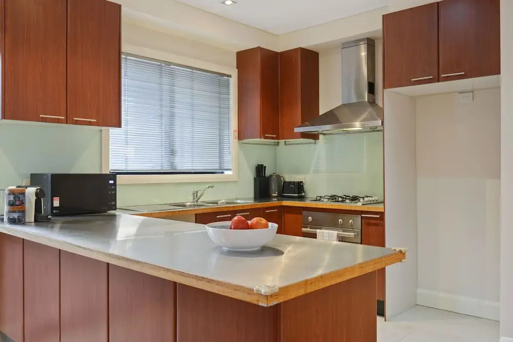 Tranquil And Spacious Home Near Shopping Mall