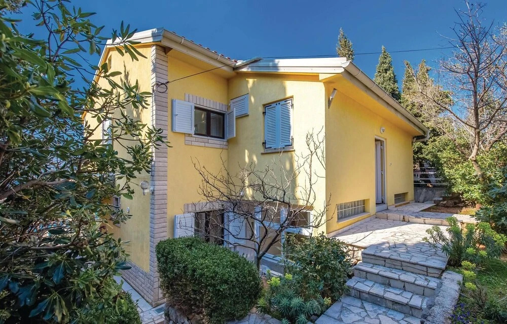 Beautiful Home in Smokvica With Wifi and 6 Bedrooms