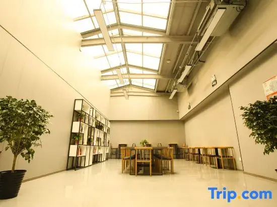 Kyoto Friends Room Youth Hotel (Beijing Wangjing Branch)