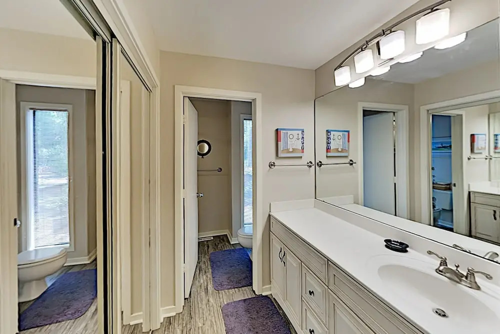 7811cent 2 Bedroom Condo