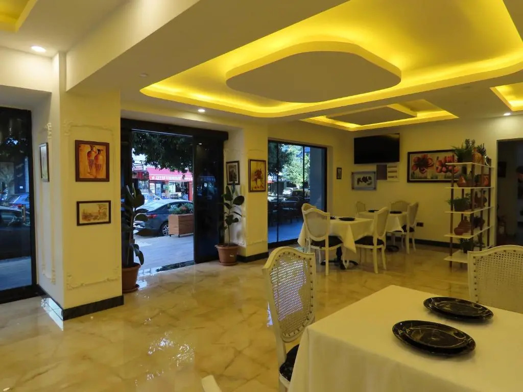 Kadeer Hotel