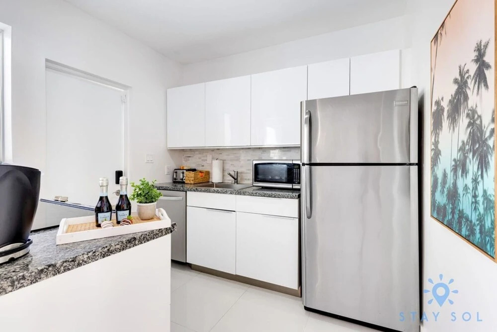 Free Parking: Bay View + Pool | Step To Beach