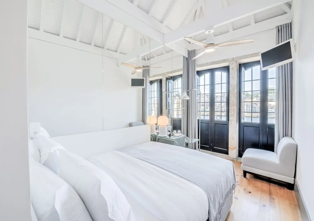 Oporto Street Fonte Taurina - Riverfront Suites