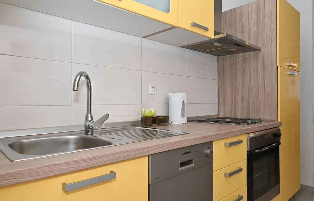 Stunning Apartment in Okrug Gornji With Wifi and 2 Bedrooms