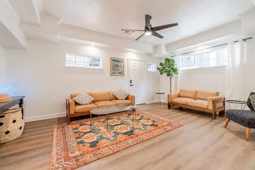 Stylish 2-bedroom Walking Distance to Downtown
