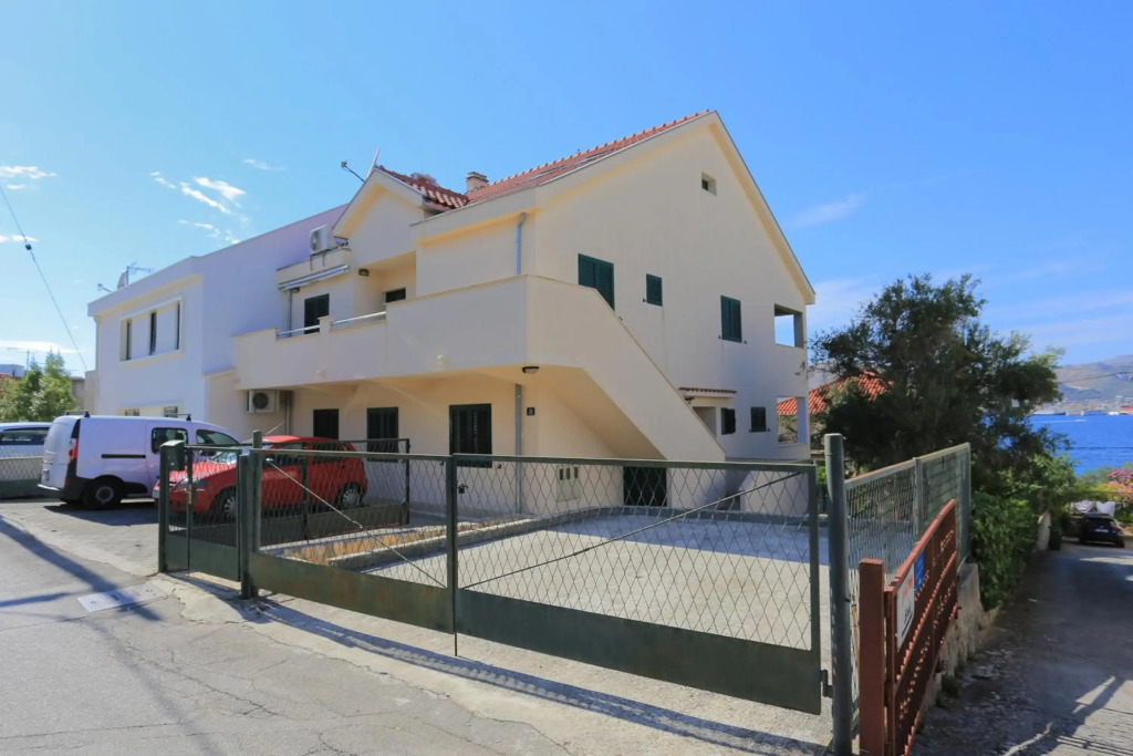 Apartments by the sea Okrug Gornji, Ciovo - 19086