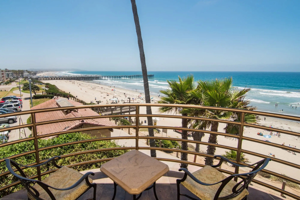 Pacific Terrace Hotel