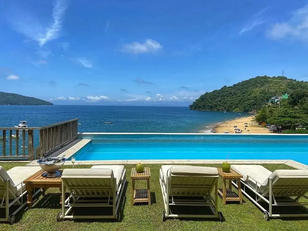 Red Beach Mansion