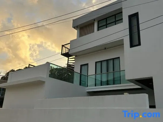Luxury 4BR Private Pool Villa + Sunset Rooftop