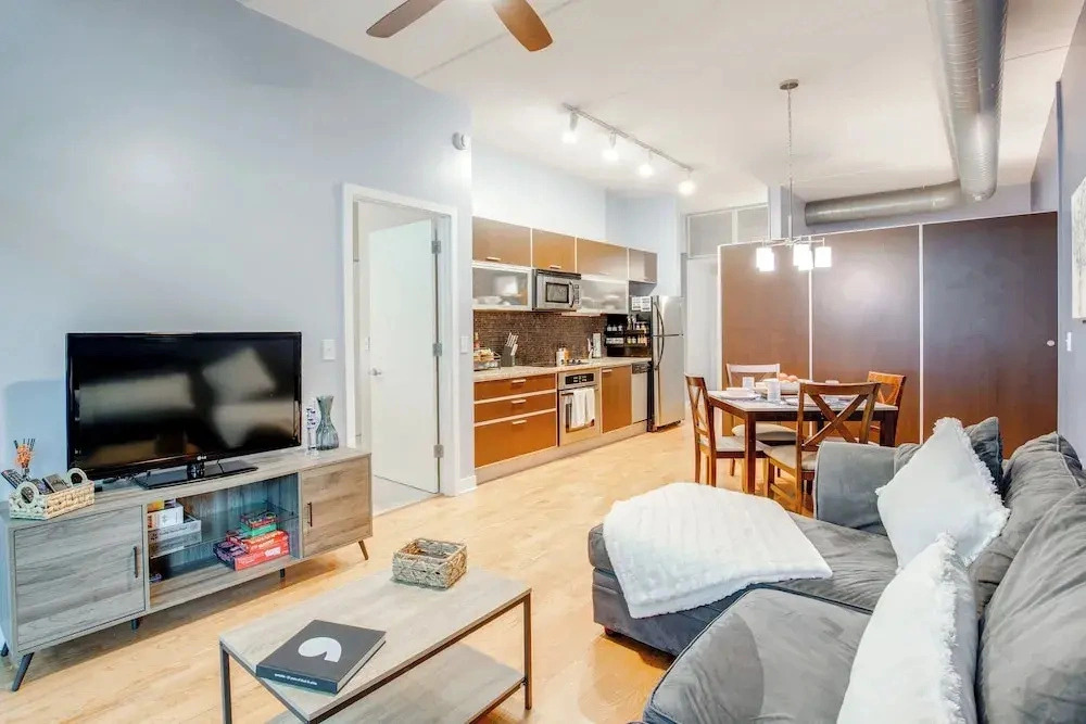 Near Fulton Market! Walkable West Loop Condo