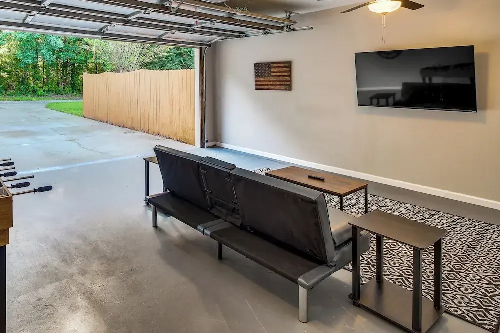 Soothing Savannah Townhome With Patio!