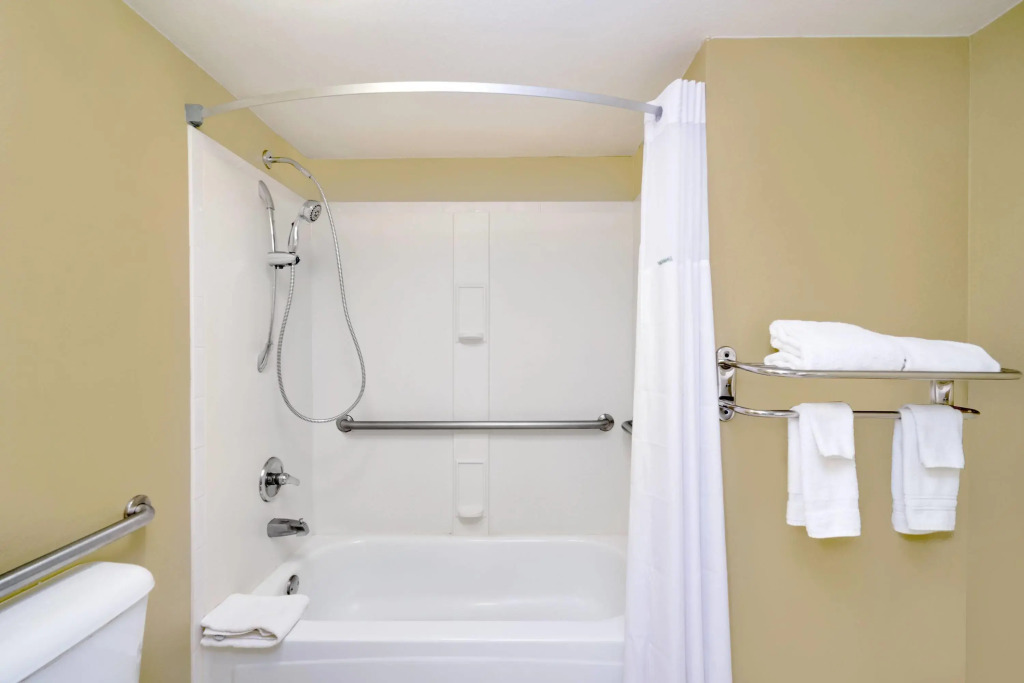 Super 8 by Wyndham Hermitage Nashville