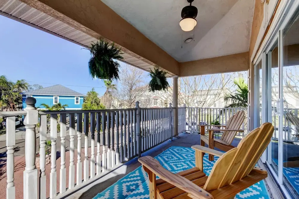 Simple Rooftop Gem 2 Blocks 2 Beach Pets Allowed