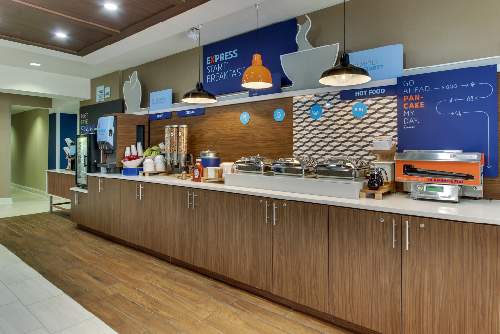 Holiday Inn Express & Suites Columbus - Ft Benning Maingate by IHG