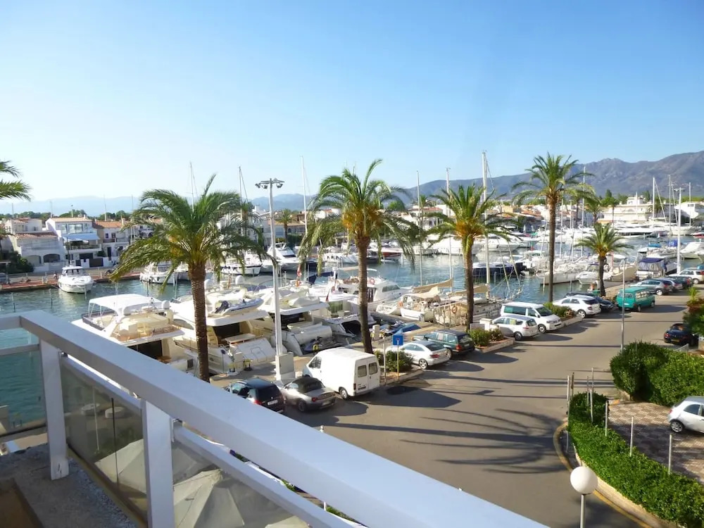 Apartment near Port