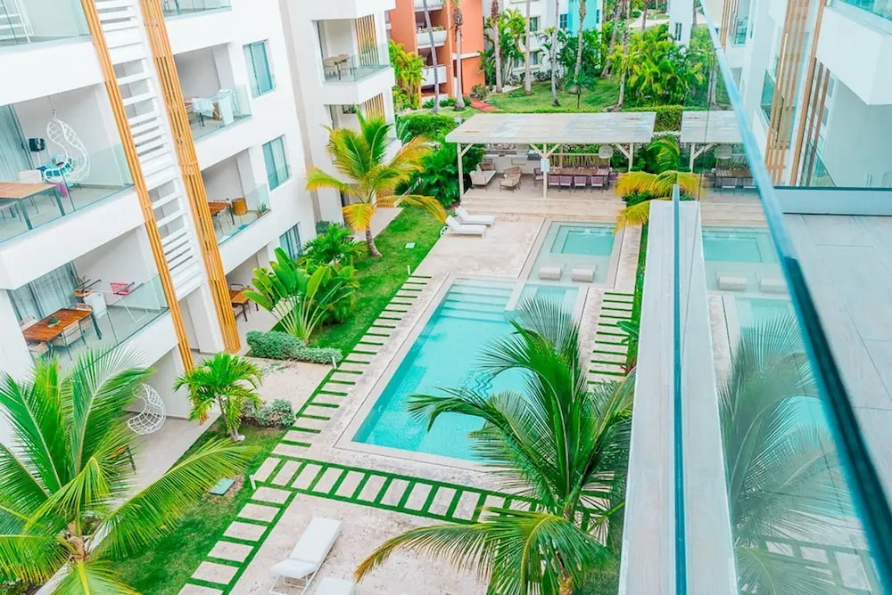 Super Nice and Spacious Condo Steps From the Beach