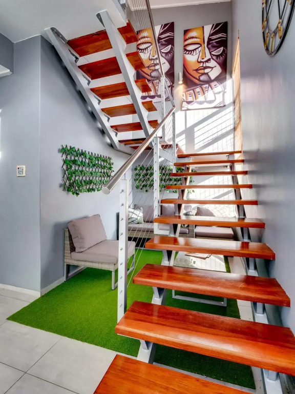 516 Point Bay - Super Stylish for Less