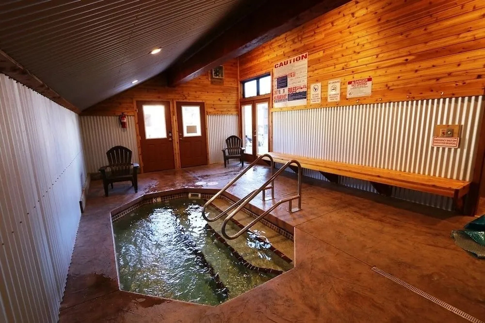 San Sierra 26 Pet-Friendly, Mountain Modern, Walk to The Village by RedAwning