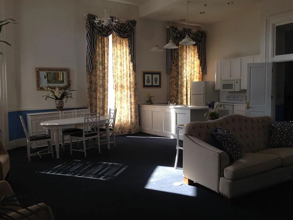 Hotel 27