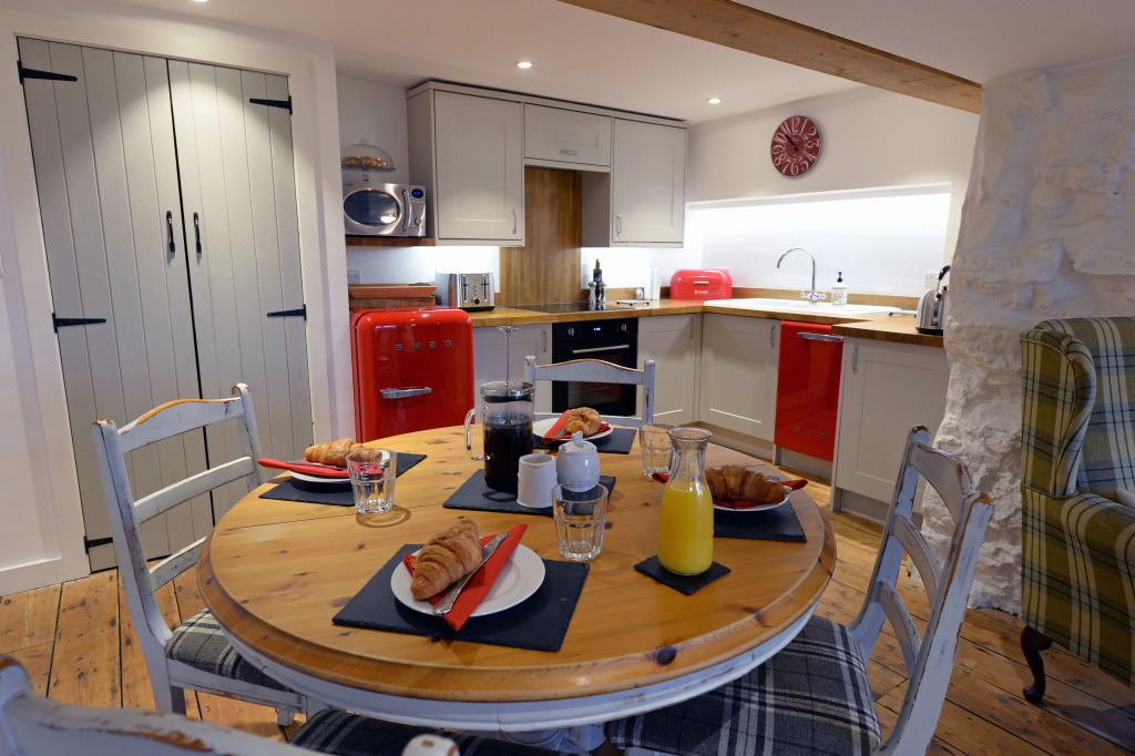 The Cwtch - Luxury Cottage, Sea Views, Pet Friendly