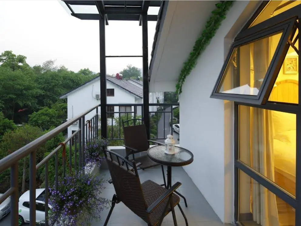 V Theme Inns Hangzhou Lingyin Villa Branch