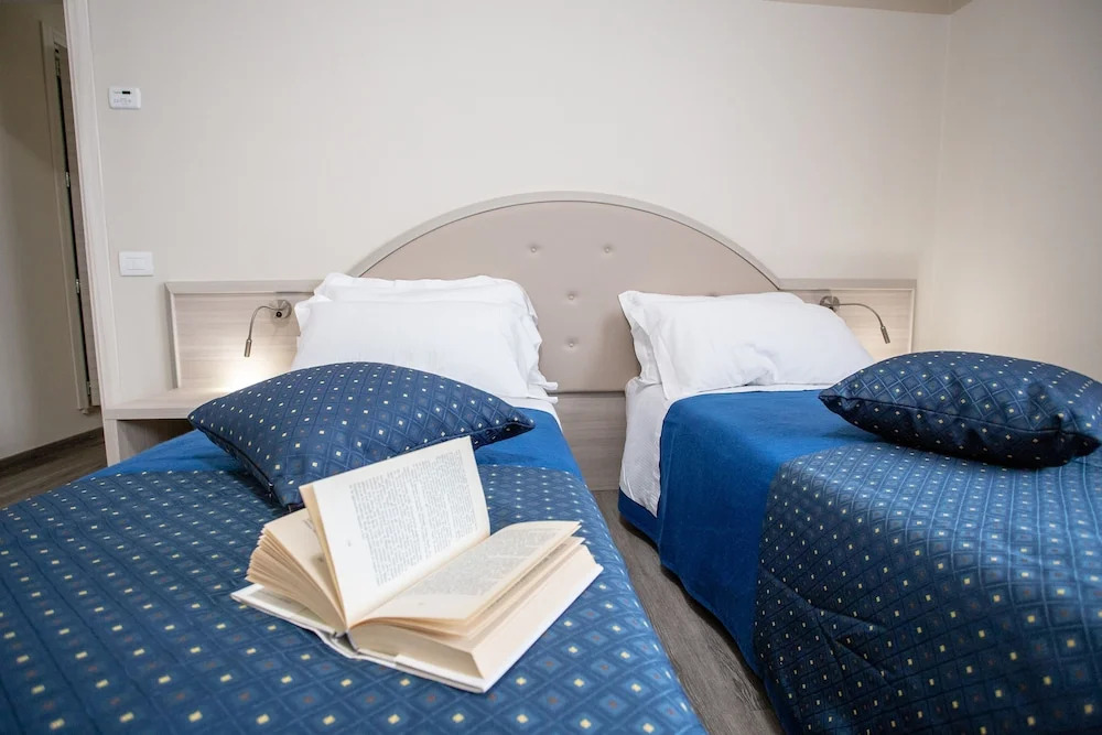 HOME HOTEL