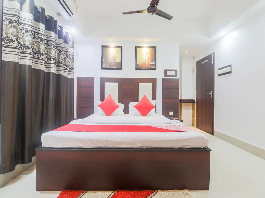 OYO 23403 Hotel Rashmi
