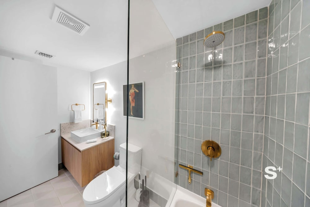 2-BD Condo in DTW Miami - City Views
