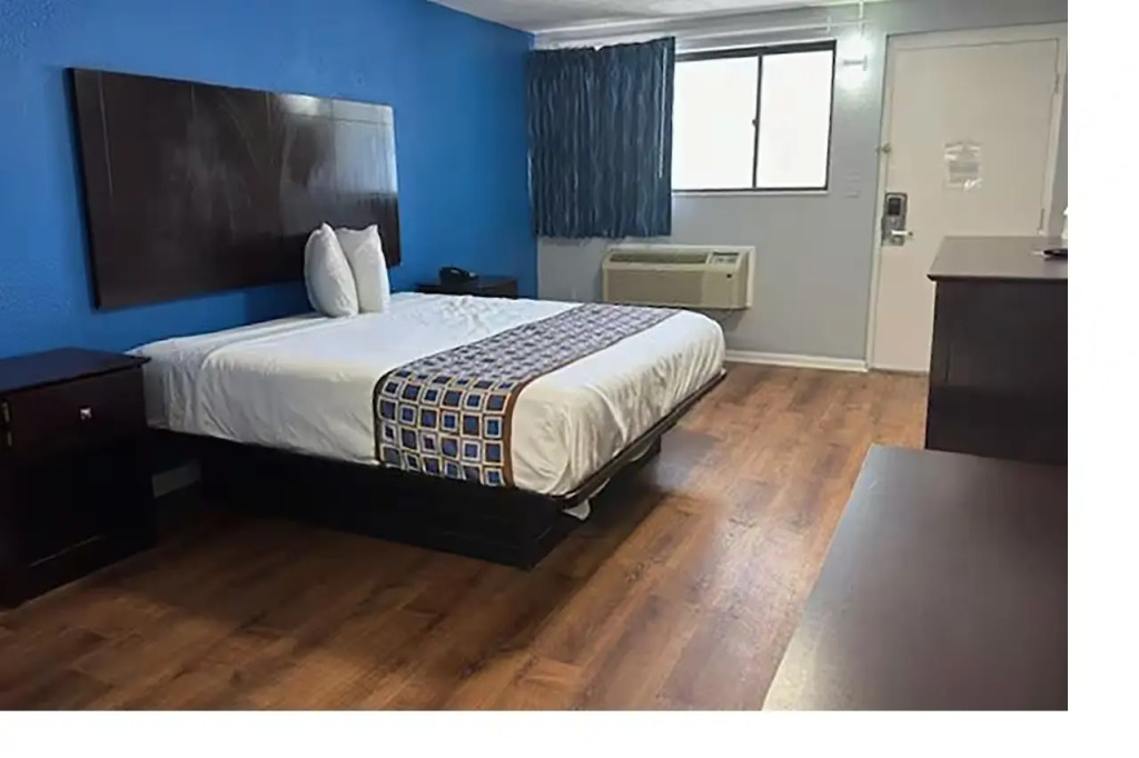Super 8 by Wyndham Portsmouth - Norfolk