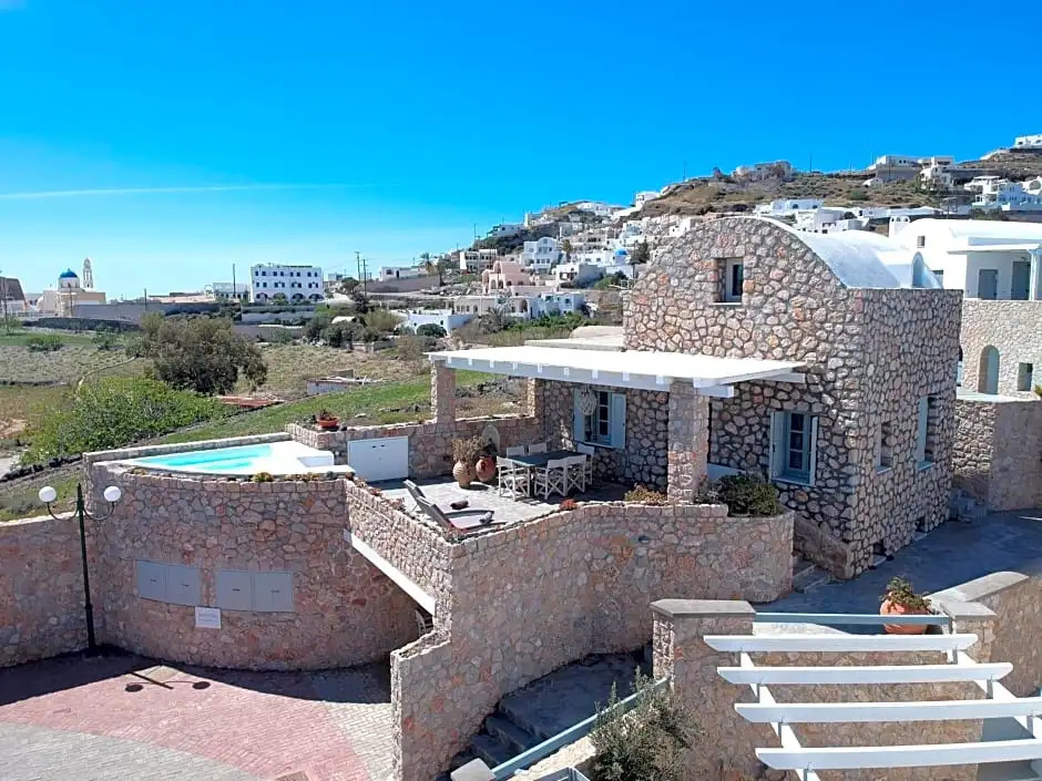 Red Cliff Villa 2bedroom villa with caldera view and plunge pool